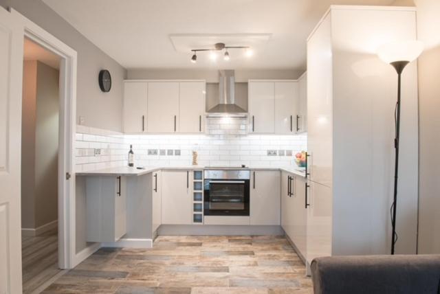 Finchley Contemporary 2 Bed Apartment + Parking 헨던 외부 사진